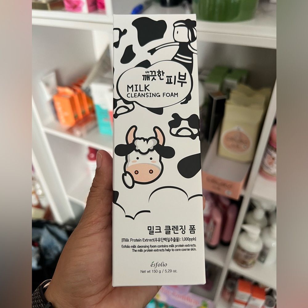 Esfolio Milk Cleansing Foam - Black and White